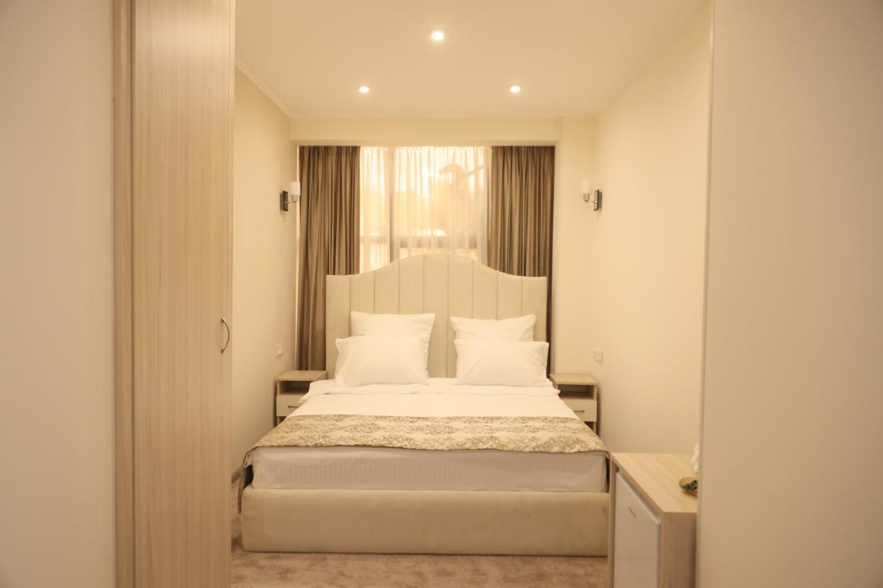 Delin Hotel And Tours Jerevan Eksteriør bilde