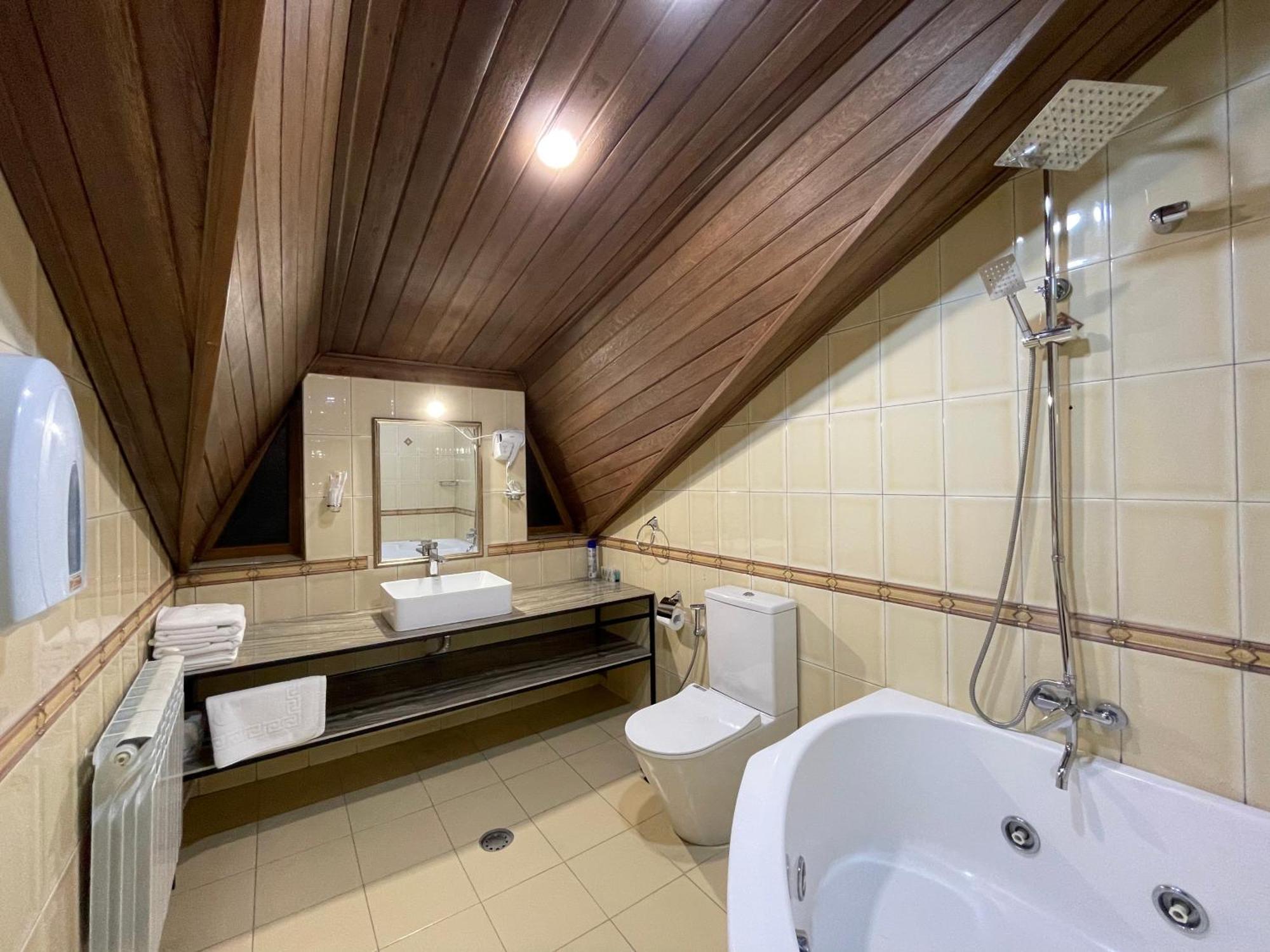 Delin Hotel And Tours Jerevan Eksteriør bilde