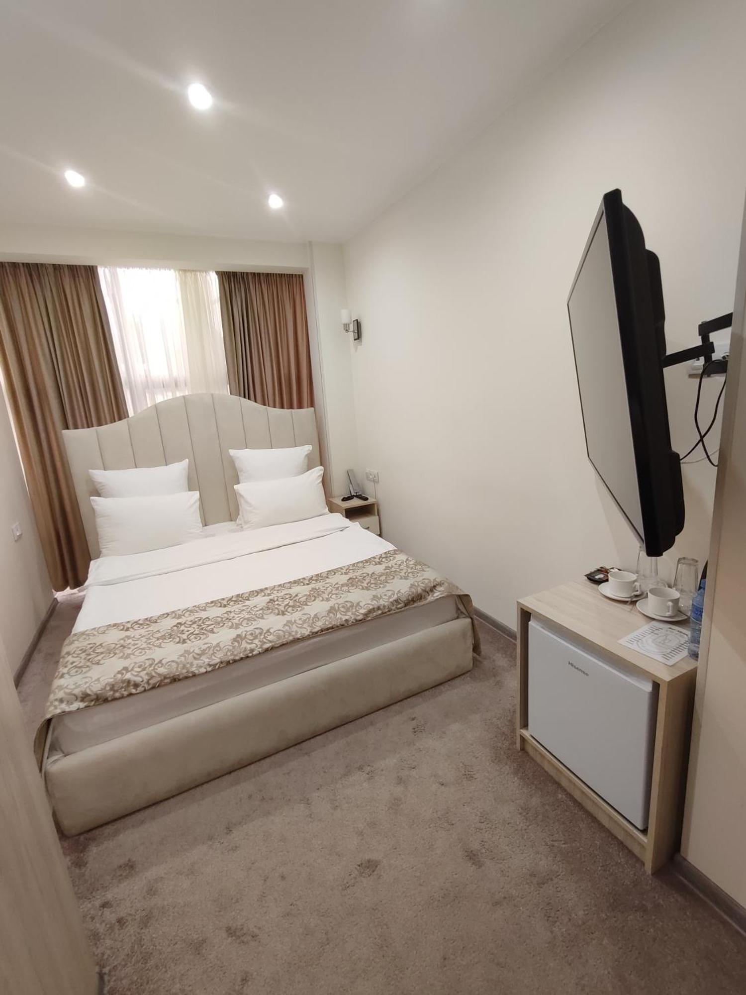 Delin Hotel And Tours Jerevan Eksteriør bilde