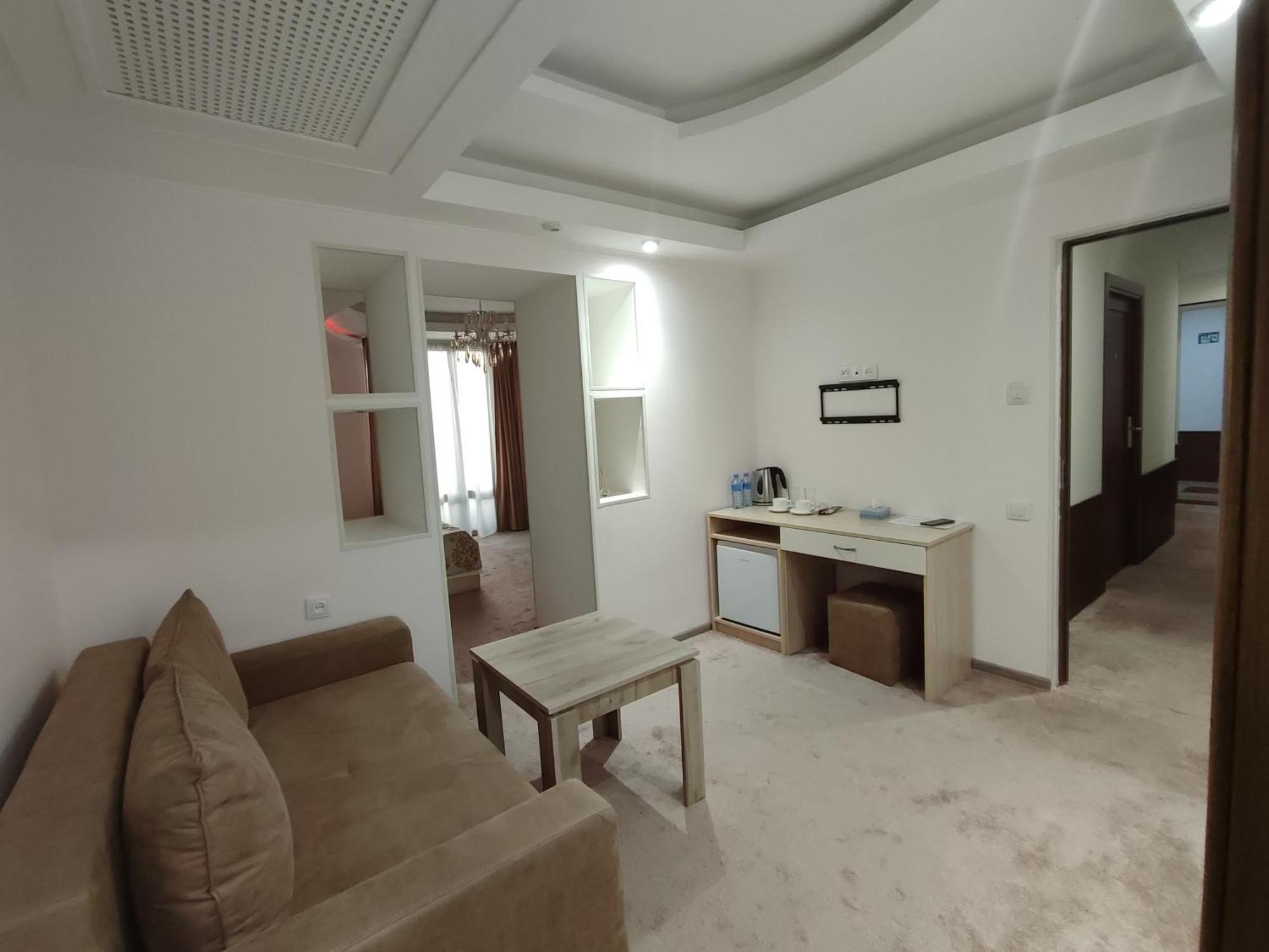 Delin Hotel And Tours Jerevan Eksteriør bilde