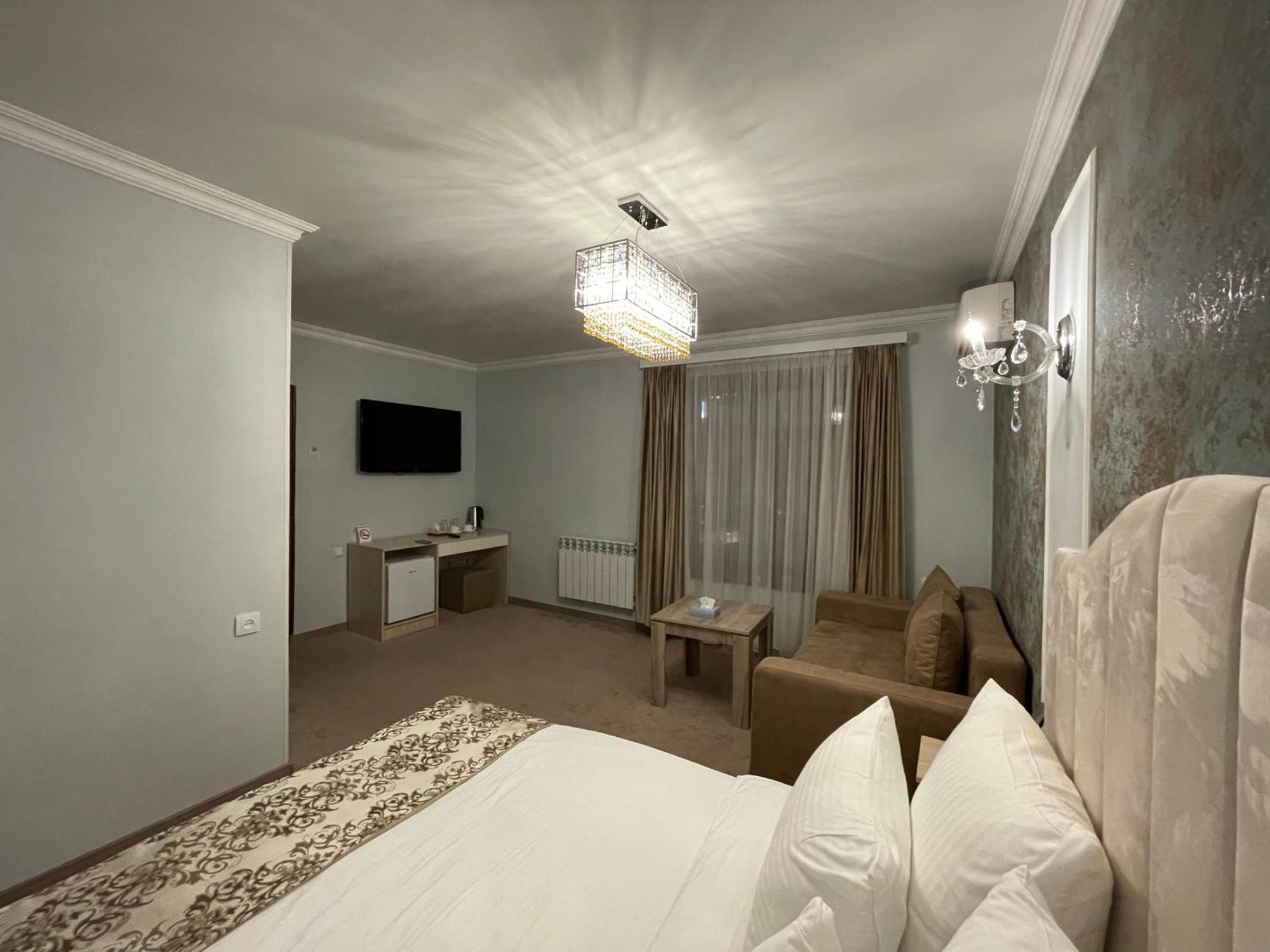 Delin Hotel And Tours Jerevan Eksteriør bilde