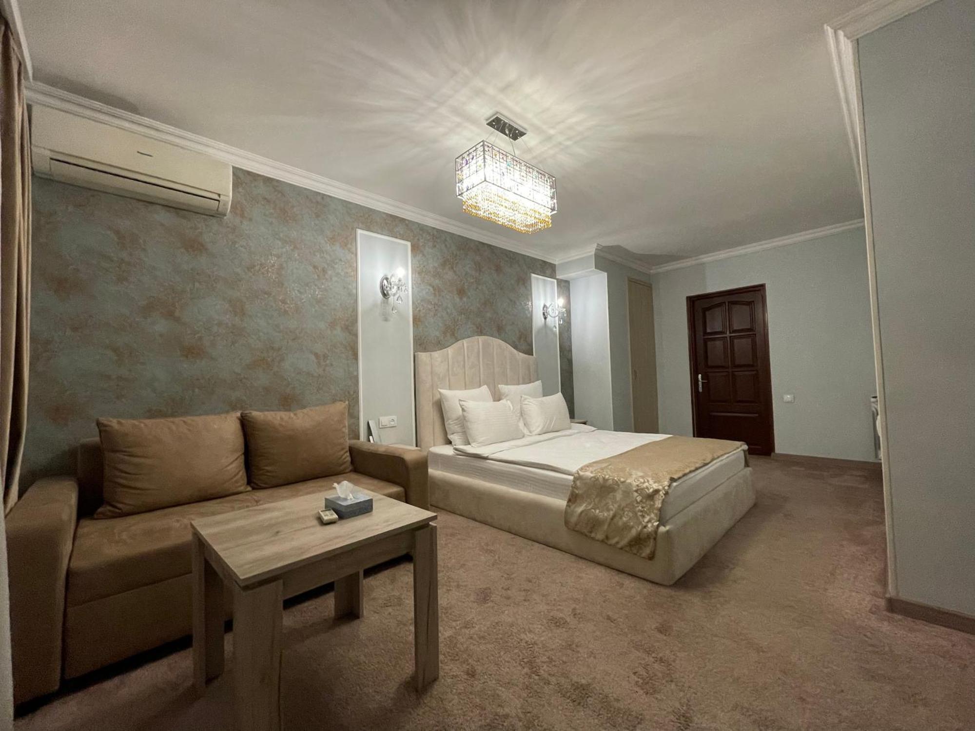 Delin Hotel And Tours Jerevan Eksteriør bilde