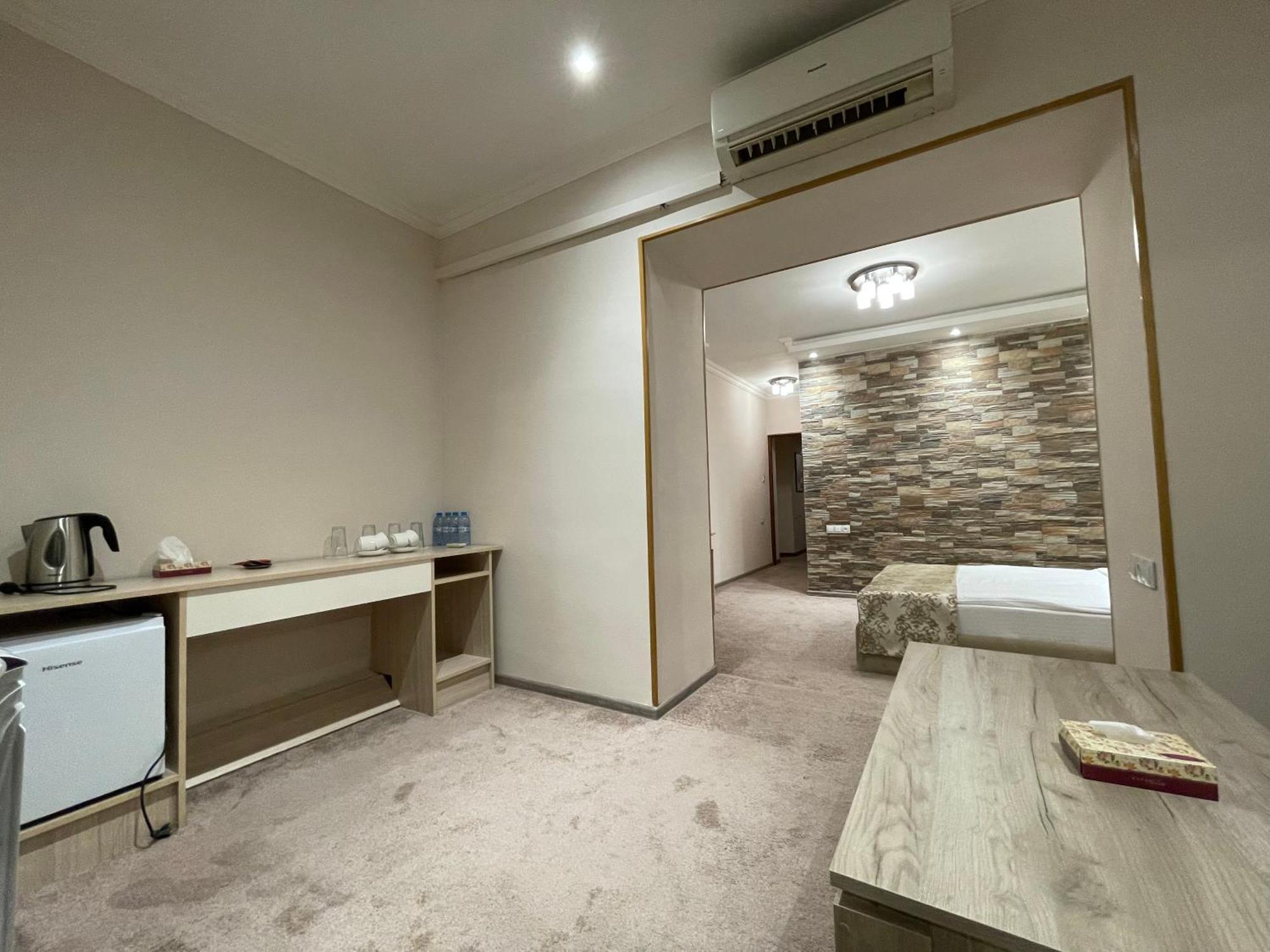 Delin Hotel And Tours Jerevan Eksteriør bilde